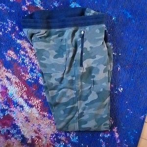 Boys Old Navy Camo Joggers 10/12